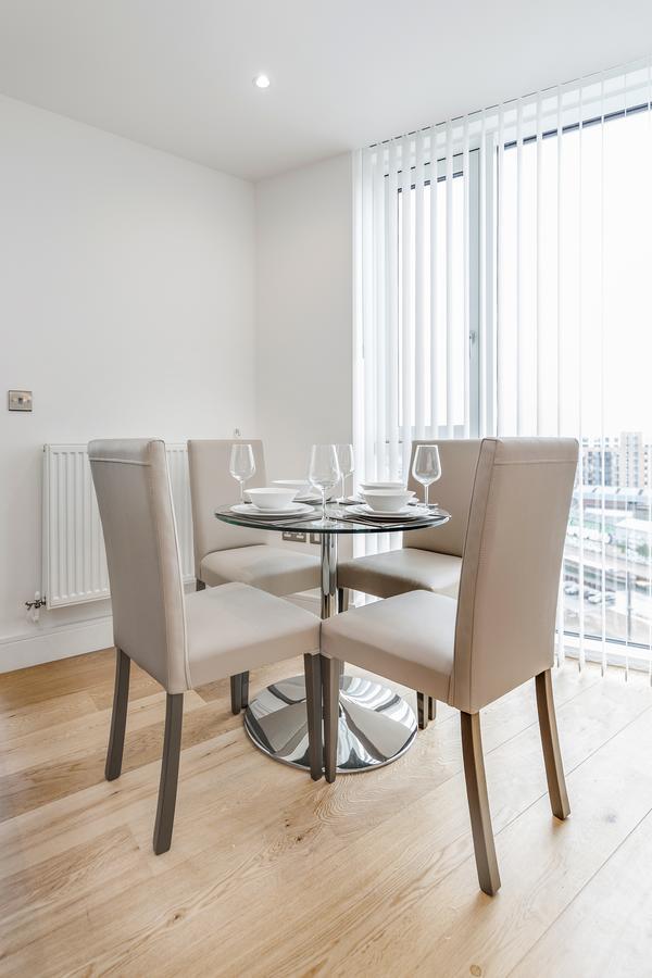 Luxury Stratford Apartment Лондон Екстер'єр фото